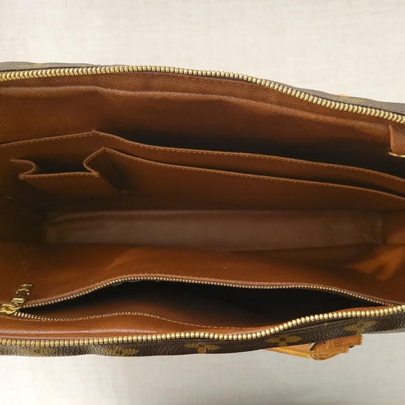 Louis Vuitton Voyage Briefcase - Picture 15 of 16